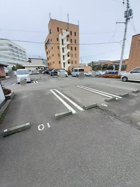 【四国中央市三島宮川のマンションの駐車場】