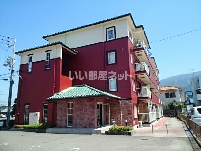 四国中央市三島宮川のマンションの建物外観