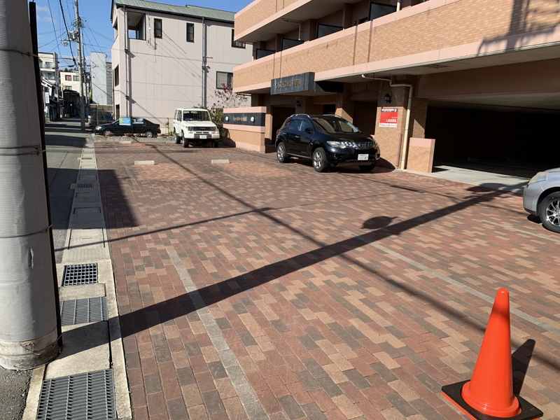 【キャッスルコート西新町の駐車場】