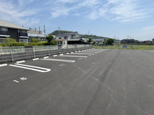 【岡山市北区川入のマンションの駐車場】