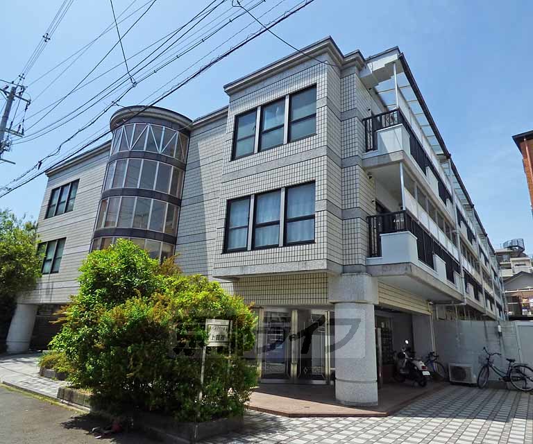 京都市北区上賀茂朝露ケ原町のマンションの建物外観