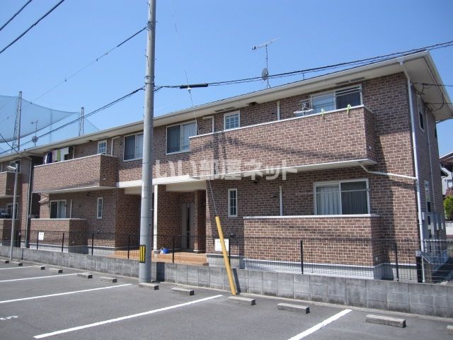 倉敷市連島町鶴新田のアパートの建物外観