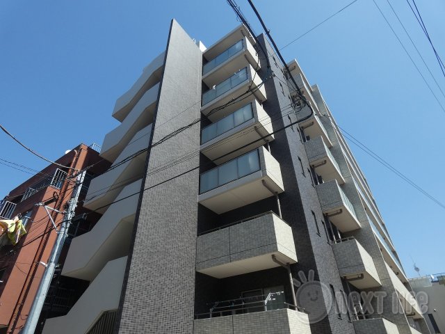 横浜市中区赤門町のマンションの建物外観