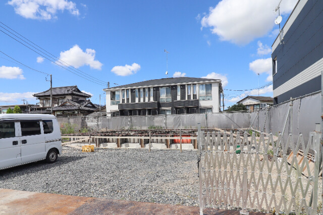 【小山市大字小山のアパートの建物外観】