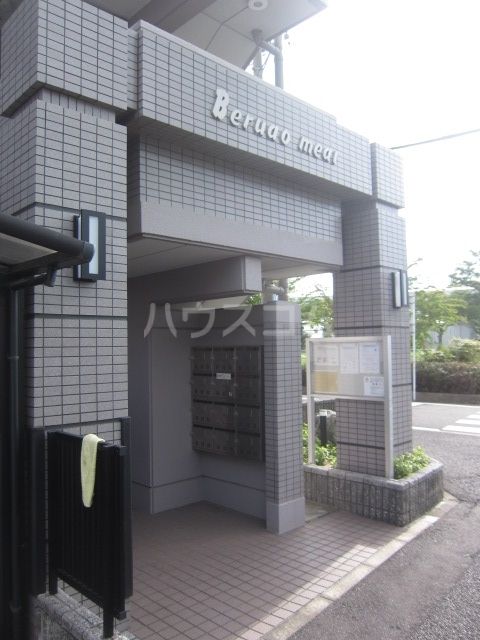 【名古屋市中川区江松のマンションのエントランス】