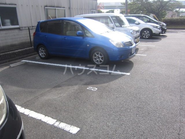 【名古屋市中川区江松のマンションの駐車場】