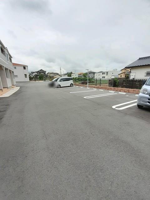 【下関市富任町のアパートの駐車場】