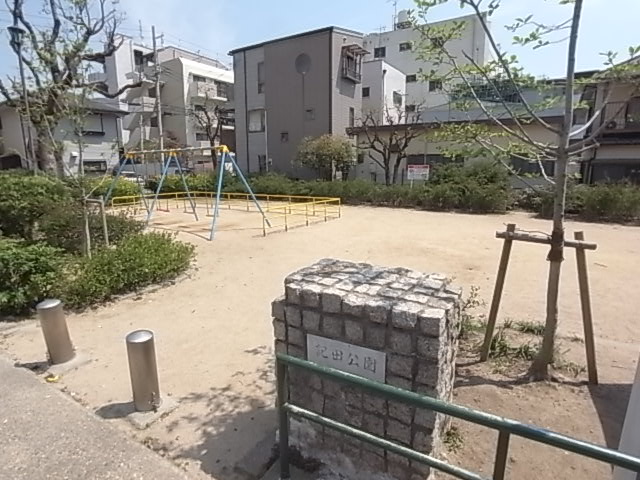 【神戸市灘区記田町のマンションの公園】