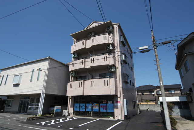 松山市南斎院町のマンションの建物外観