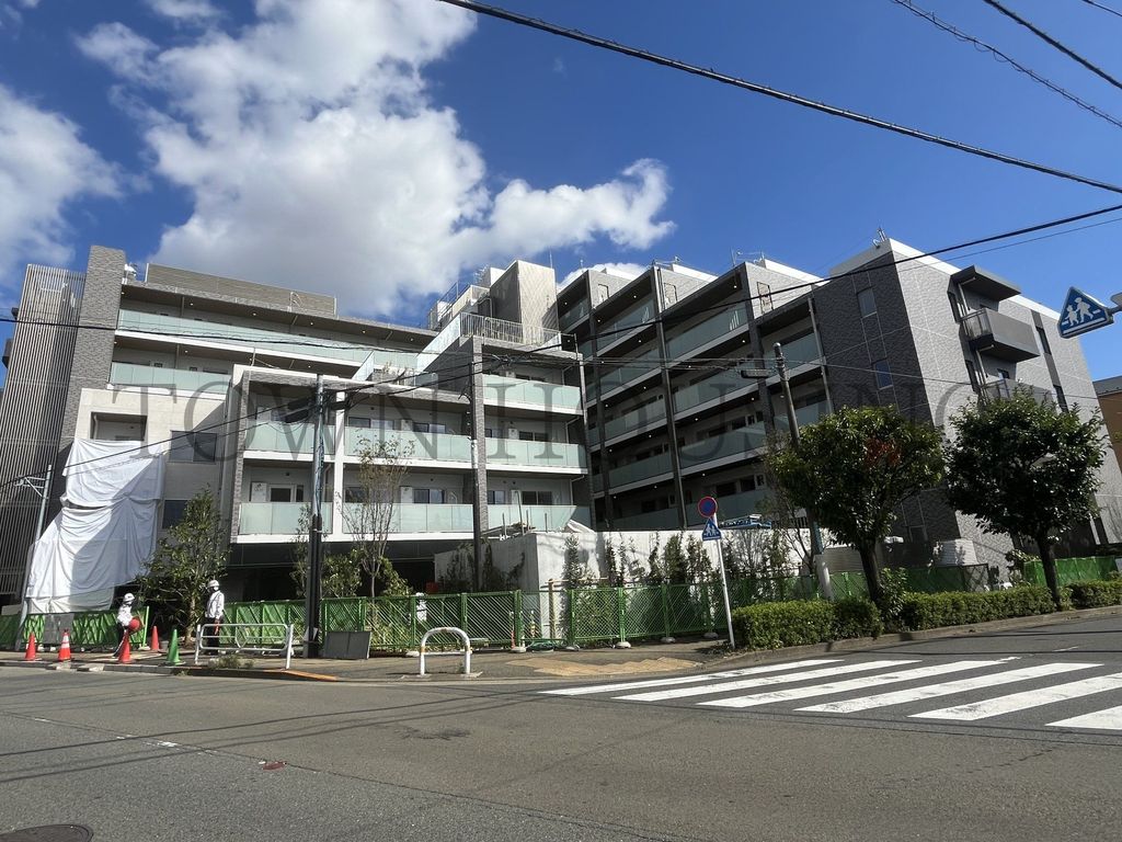 【世田谷区中町のマンションの建物外観】