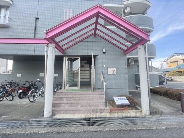 【橿原市久米町のマンションのロビー】