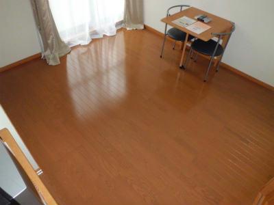 居室・リビング　ベッドの上から居室を見下ろすと・・・