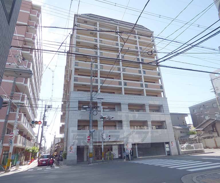 【京都市上京区薬師町のマンションの建物外観】