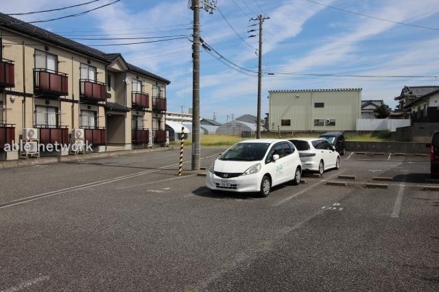 【サンセリテＢの駐車場】