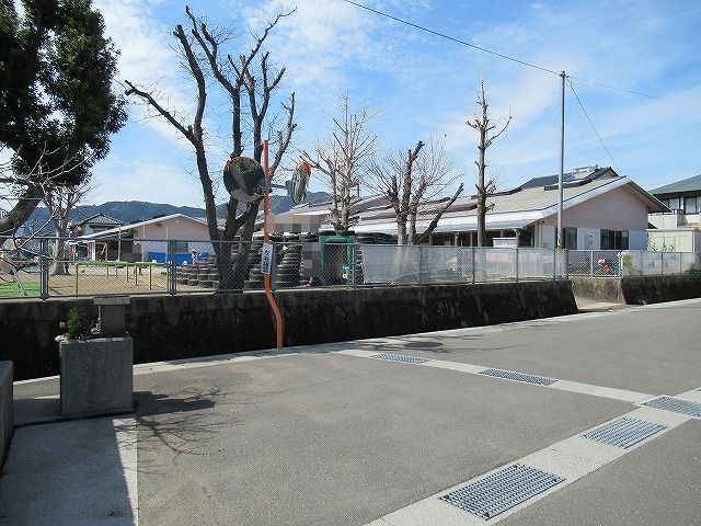 【土佐市高岡町のアパートの幼稚園・保育園】