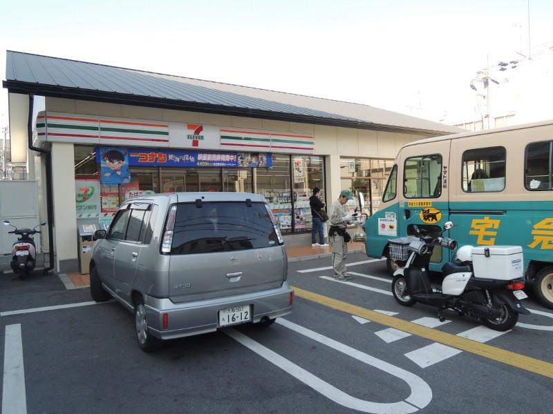 コンビニ　セブンイレブン（コンビニ）まで393m