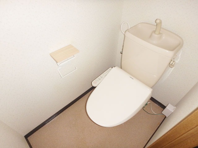 トイレ　温水洗浄便座付き！