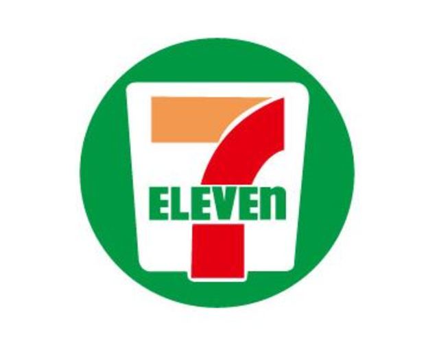 コンビニ　セブンイレブン（コンビニ）まで742m