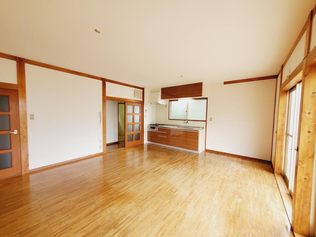 居室・リビング　15帖LDK！さらに和室もありゆったりと使えます♪