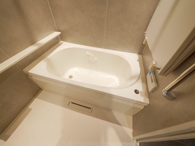 バス・シャワールーム　コンパクトで使いやすいお風呂です