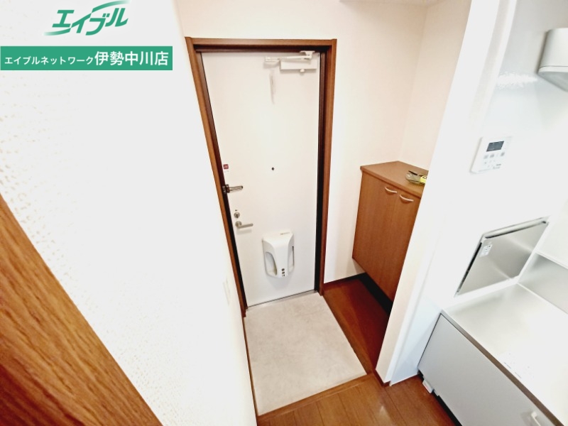玄関　同物件別部屋参考写真です。