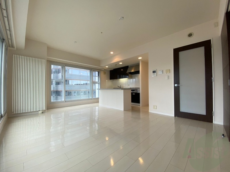 居室・リビング　広くてキレイなお部屋が広がっていて、充実した生活が送れそう。