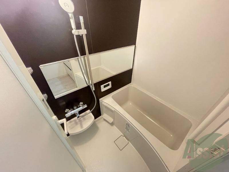 バス・シャワールーム　浴室を撮影しました。日々の疲れを癒せそうですね。