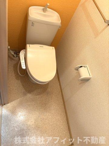 トイレ　温水洗浄暖房便座