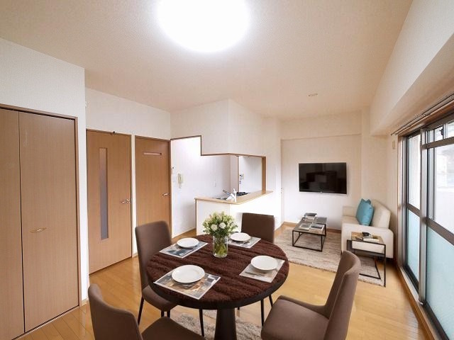 居室・リビング　CGで家具等を配置したもので家具等は含まれません