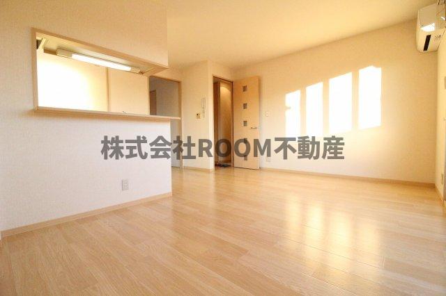 居室・リビング　こちらの居間で趣味の時間をお楽しみください