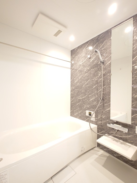 バス・シャワールーム　落ち着いた空間のお風呂です