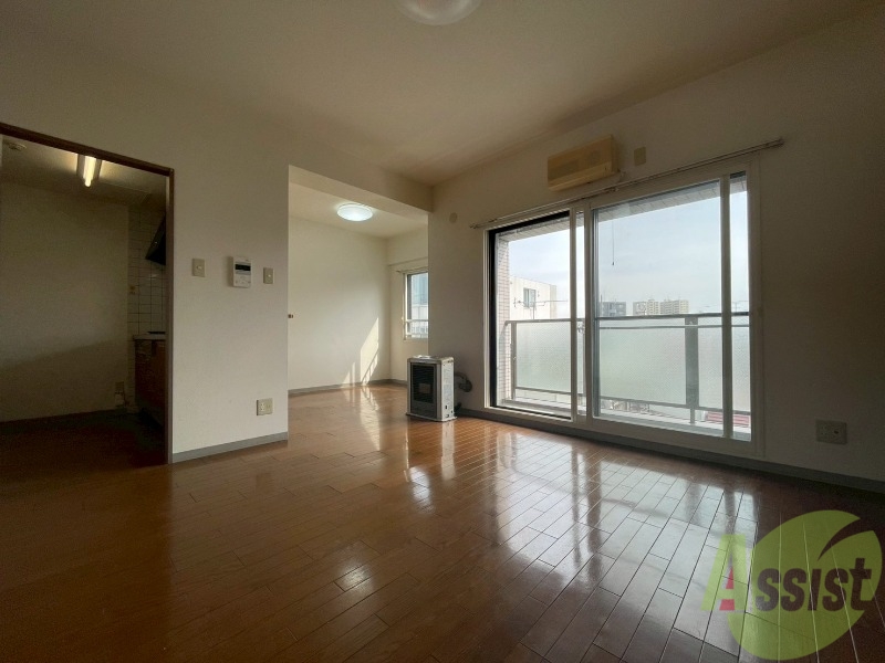 居室・リビング　広くてきれいなリビングです！快適に過ごせそうですね。