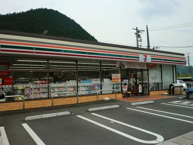 コンビニ　セブンイレブン周南戸田駅前店（コンビニ）まで2200m