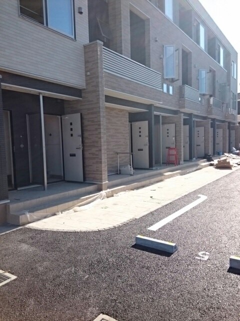 エントランス　駐車場付きのエントランスです。