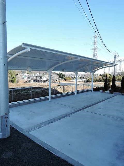 その他共有部分　屋根付きの駐輪場です。