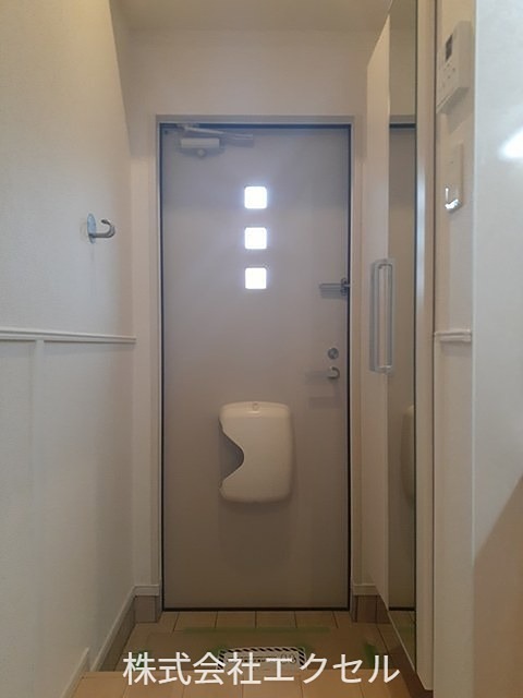 玄関　シューズBOX完備の玄関です。