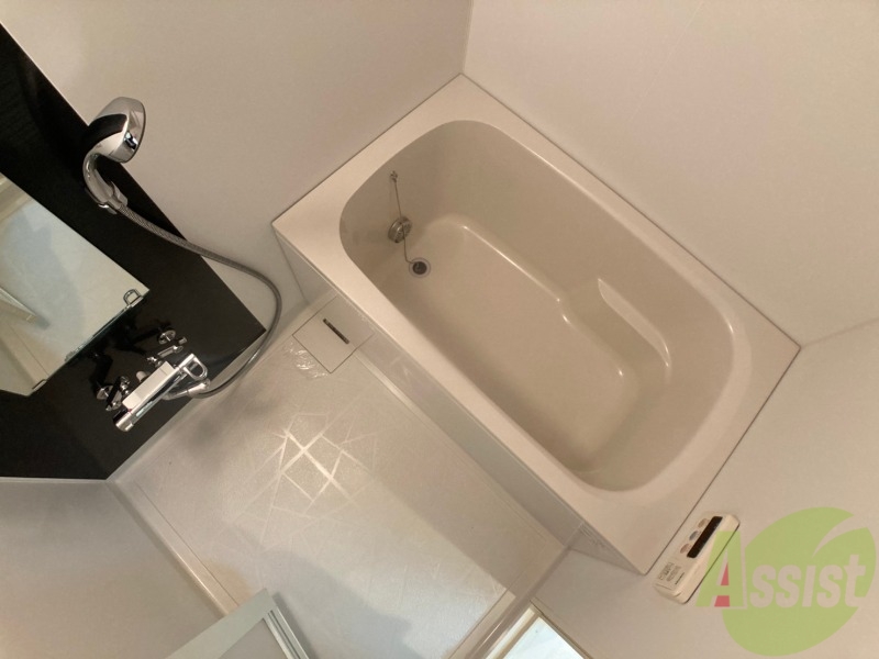 バス・シャワールーム　こちらはお風呂。一日の疲れをここで癒してください。