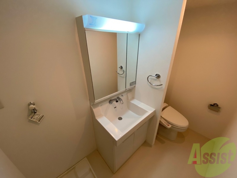 洗面設備　シャンプードレッサー。身支度はここでばっちり。