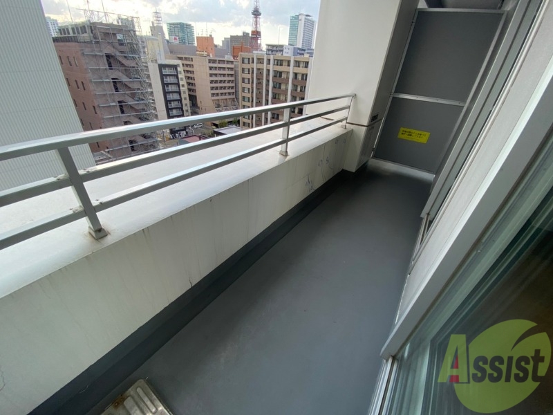 バルコニー　こちらはバルコニー。洗濯物が干せるようになっています。