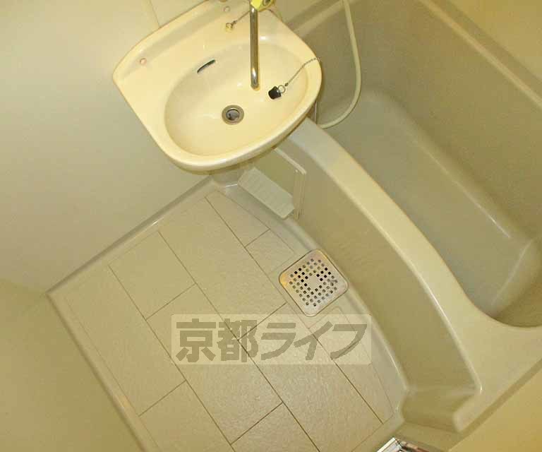 バス・シャワールーム　広々としたキッチンです。