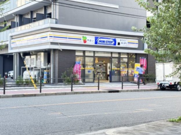 コンビニ　ミニストップ大阪宮原5丁目店（コンビニ）まで143m