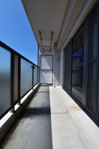 バルコニー　同物件、別部屋のお写真となります。ご参考までにご覧ください。