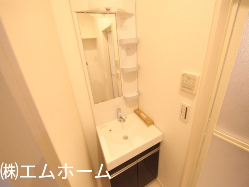 洗面設備　脱衣所　独立洗面台（シャンプードレッサー）洗濯機用意できます