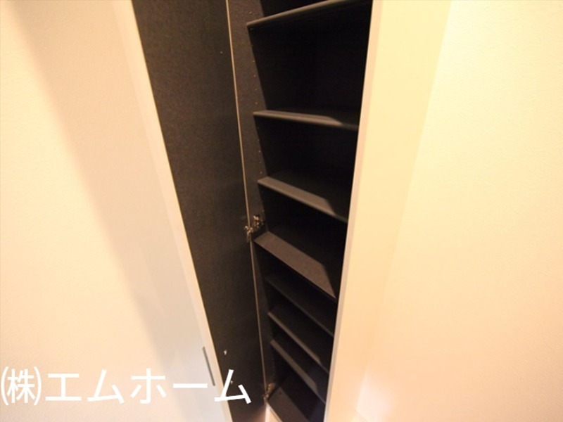 玄関　玄関　シューズボックス付（収納充実）