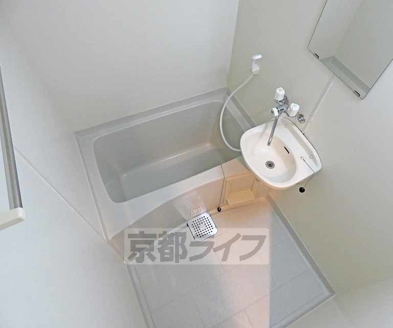 バス・シャワールーム　バスルームです。