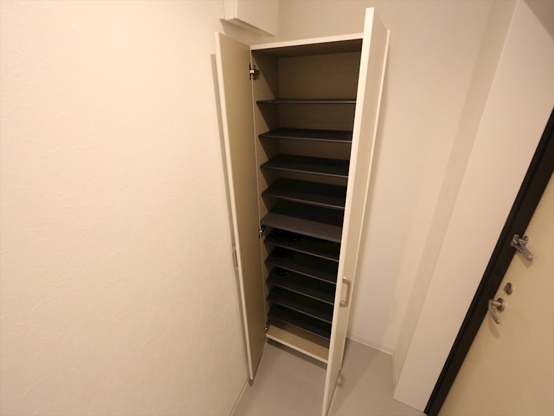 玄関　玄関　シューズボックス付（収納充実してます）