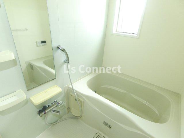 バス・シャワールーム　追焚き、浴室乾燥付きのお風呂。