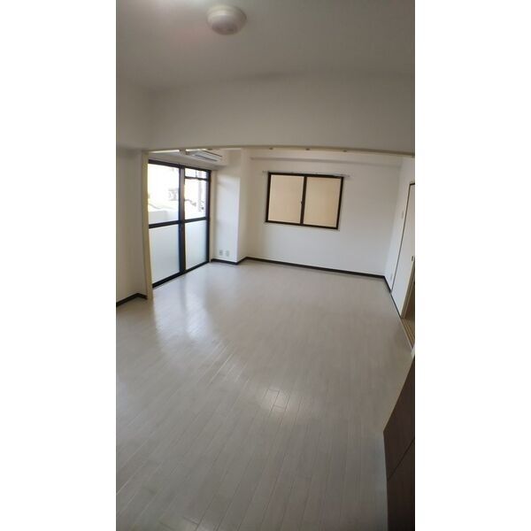 その他部屋・スペース　二面採光です！