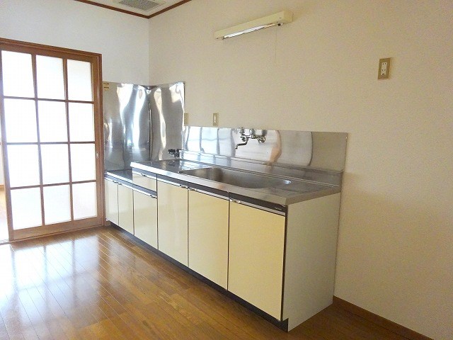 キッチン　写真は203号室です（参考）