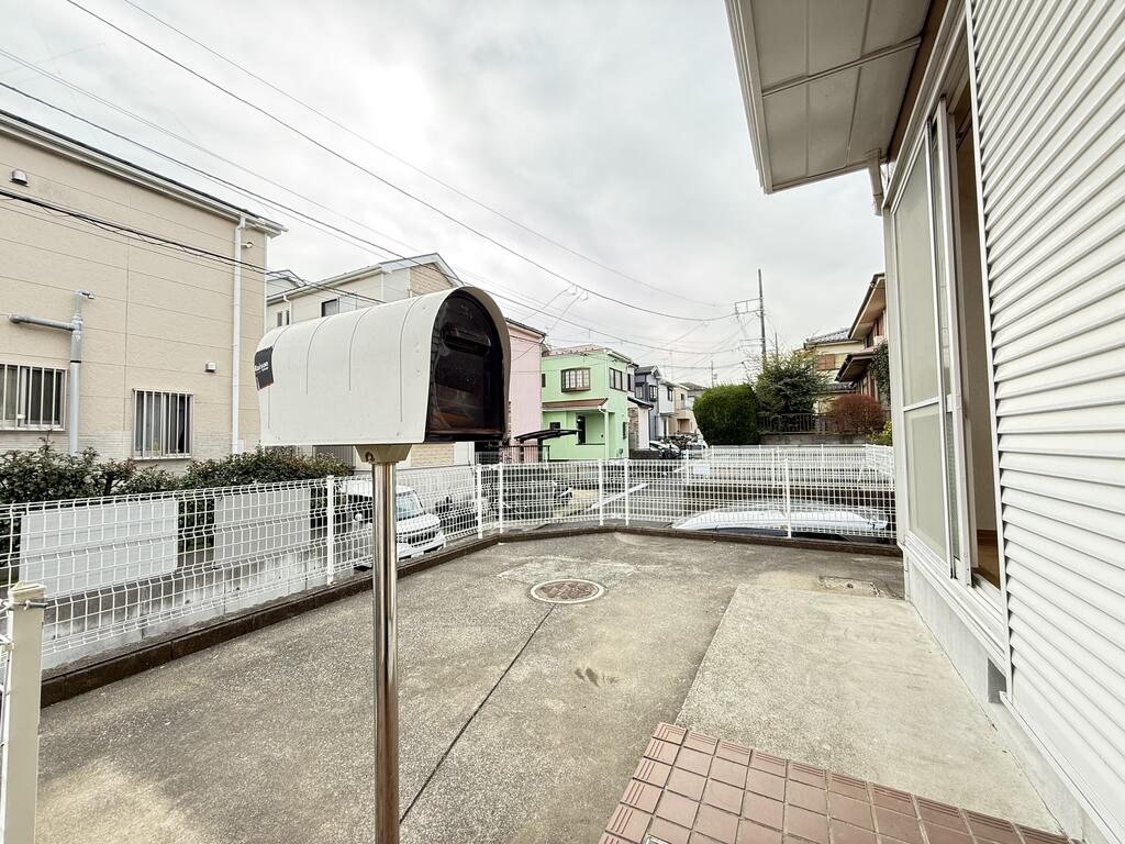 庭　コンクリートで舗装された専用庭！！